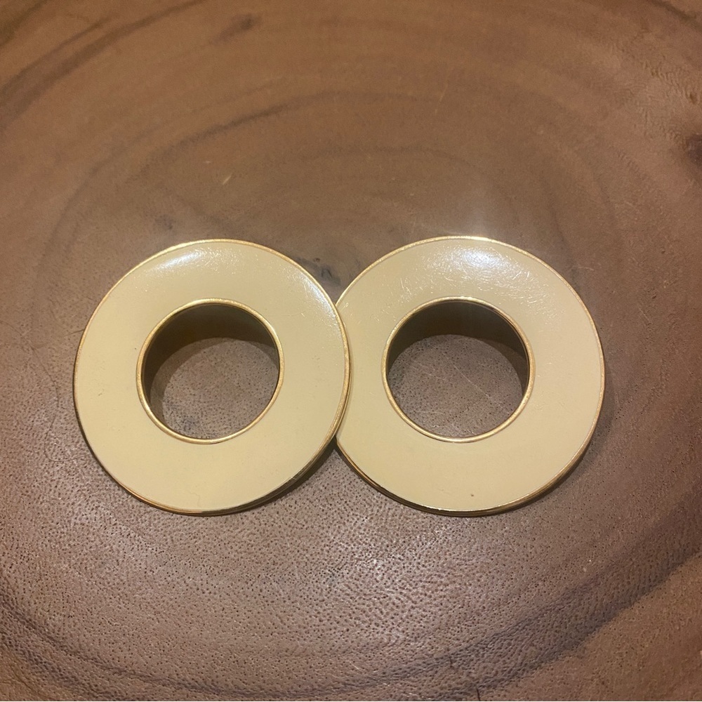 Vintage 80s round metal earrings post‎ back goldtone cream
